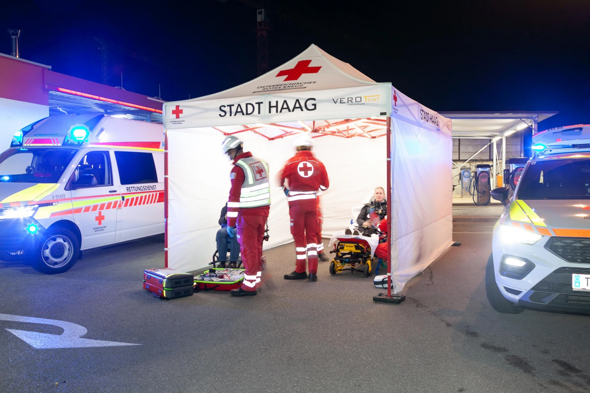 Einsatzzelt der Blaulichtorganisation Rotes Kreuz Stadt Haag