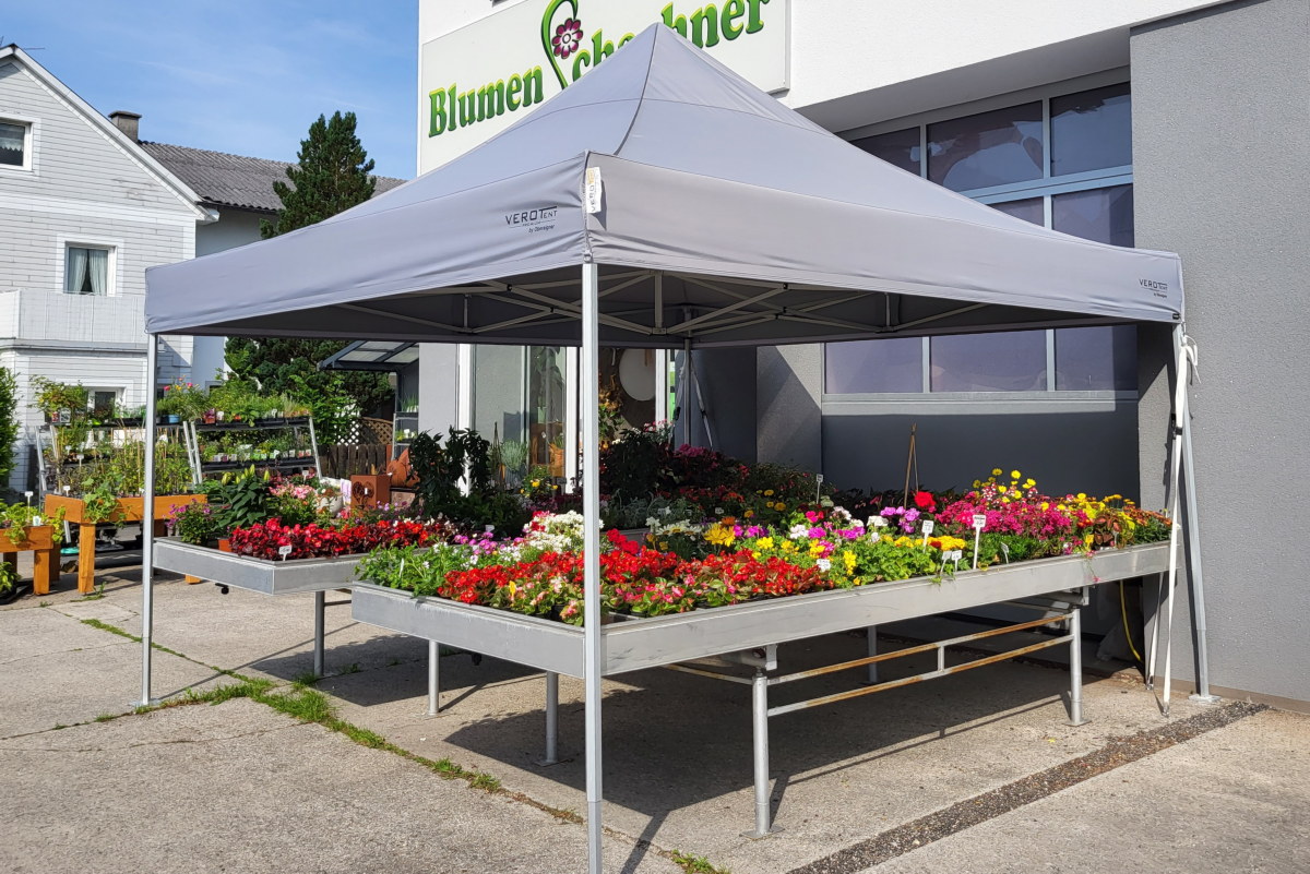 Faltzelt 4x4 m im Einsatz als Verkaufszelt bei Blumen Schachner