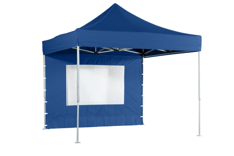Seitentwand mit großem eckigen Panoramafenster blau