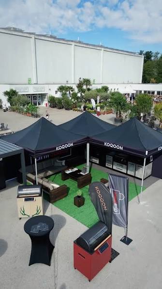 Schwarze Faltzelte 3x3 m Budget40 mit KOQOON-Schriftzug auf der Blende – VeroTENT