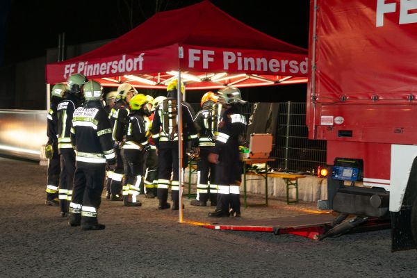 Feuerwehrzelt 3x3 der FF Pinnersdorf im Nachteinsatz, bedruckt
