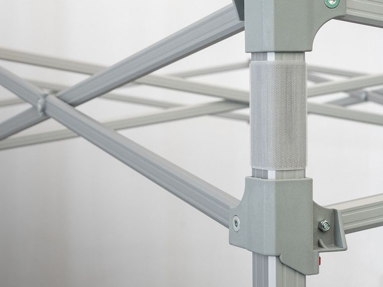 Eckverbinder des Faltzelt-Gestells Serie Classic – Standbein und Scherenarme verschraubt
