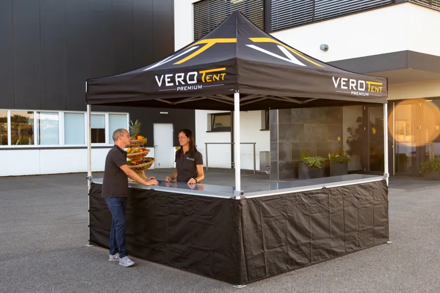 Bedrucktes Messezelt mit Theke von VeroTENT