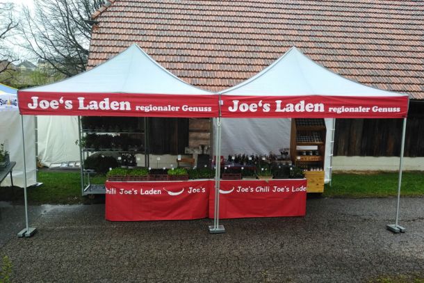 Classic Faltzelt VeroTENT bedruckt von Joes Laden am Haager Wochenmarkt