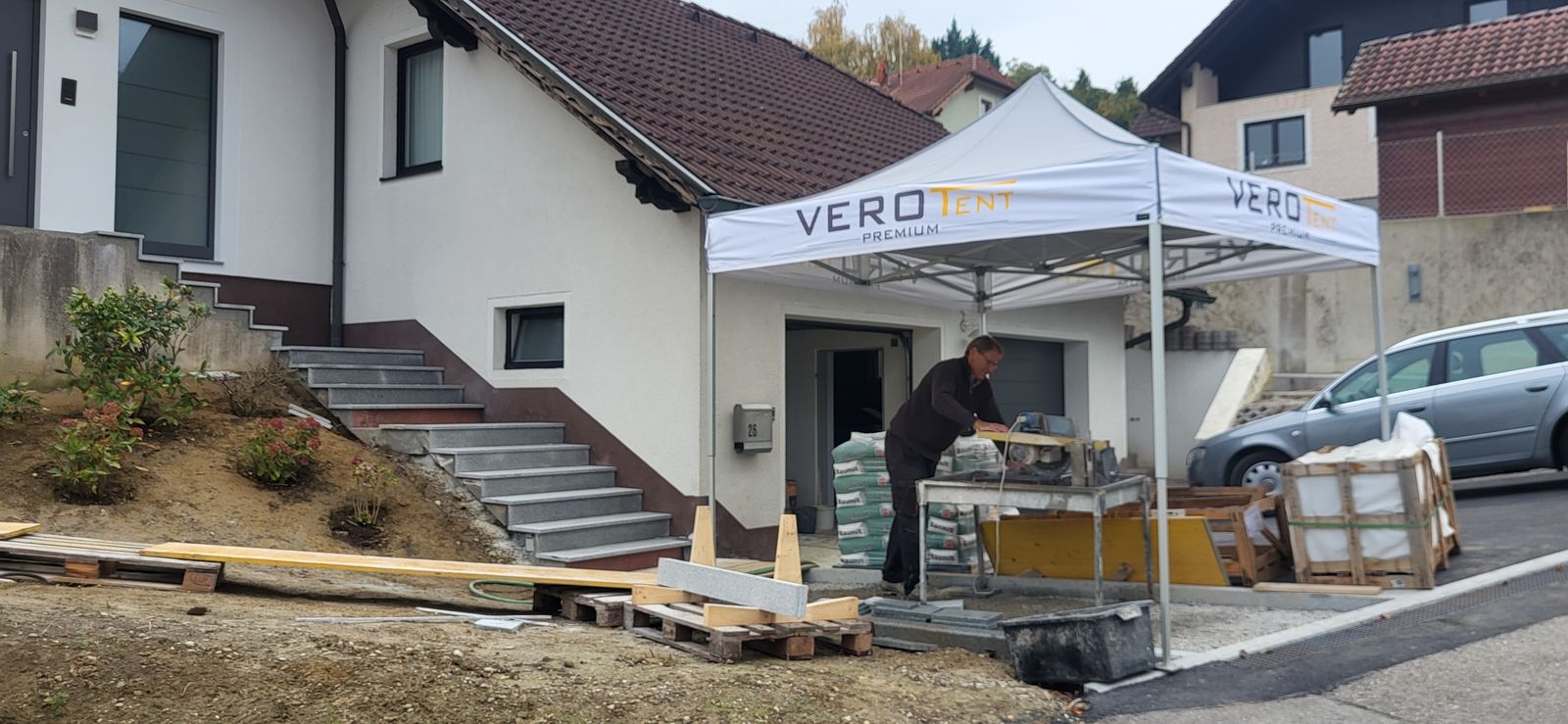 VeroTENT Faltzelt 3x3 m als Wetterschutz auf der Baustelle