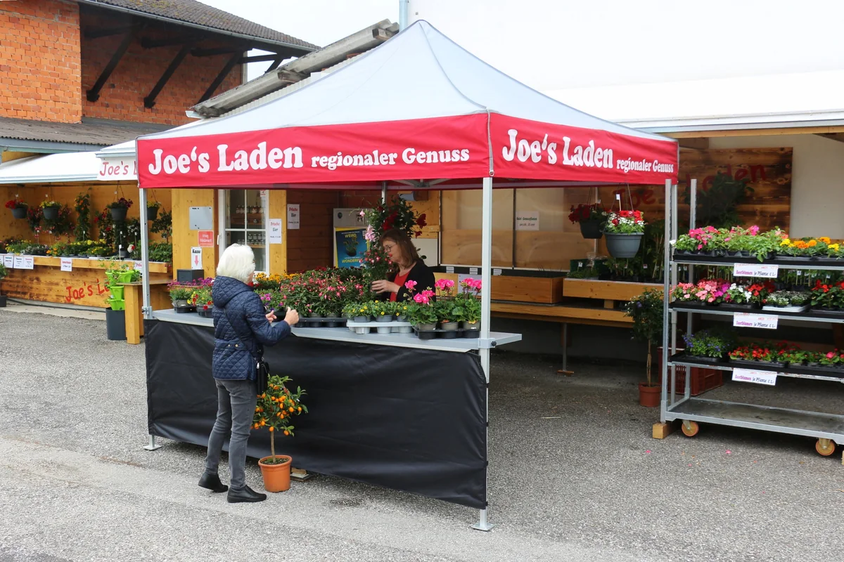 Faltzelt 3x3 m als Verkaufsstand mit Theke auf einer Seite (Kunde Joe's Laden)
