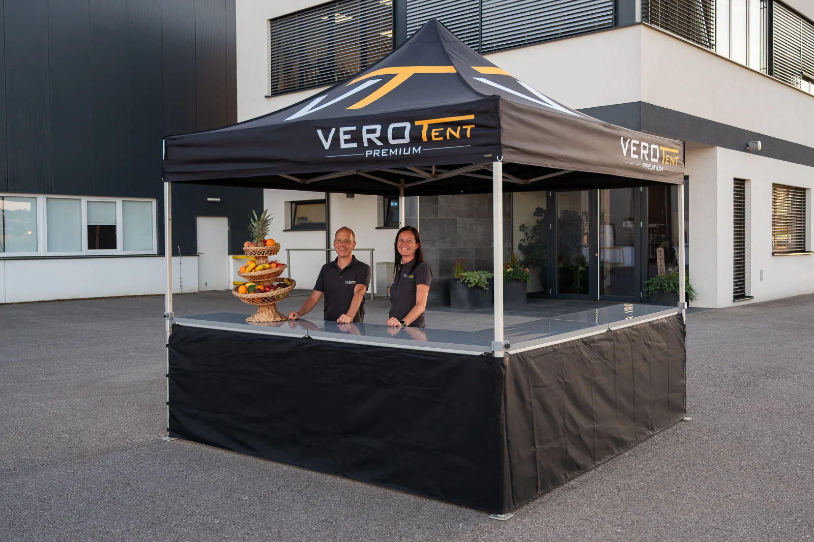 Faltzelt 3x3 m mit Theke in L-Form und Thekenverkleidung