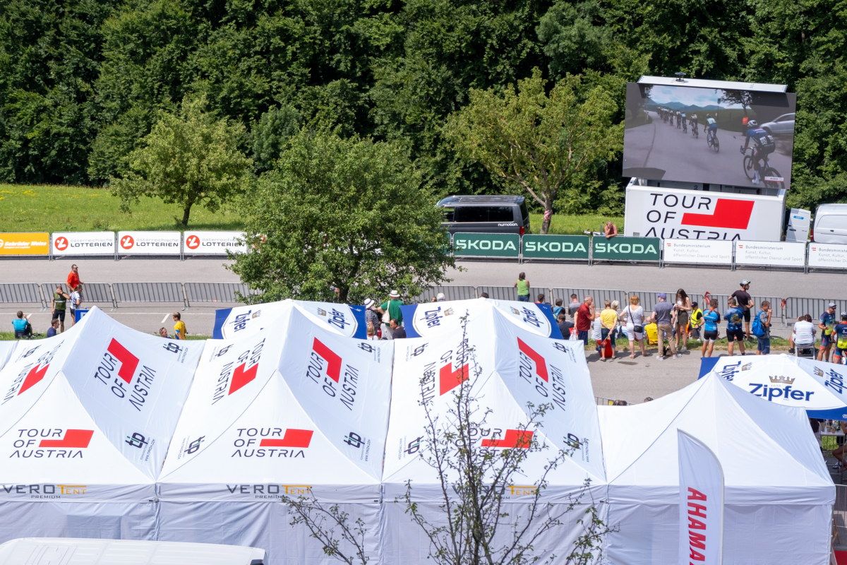 Rennzelt Faltzelt Tour of Austria in Aktion