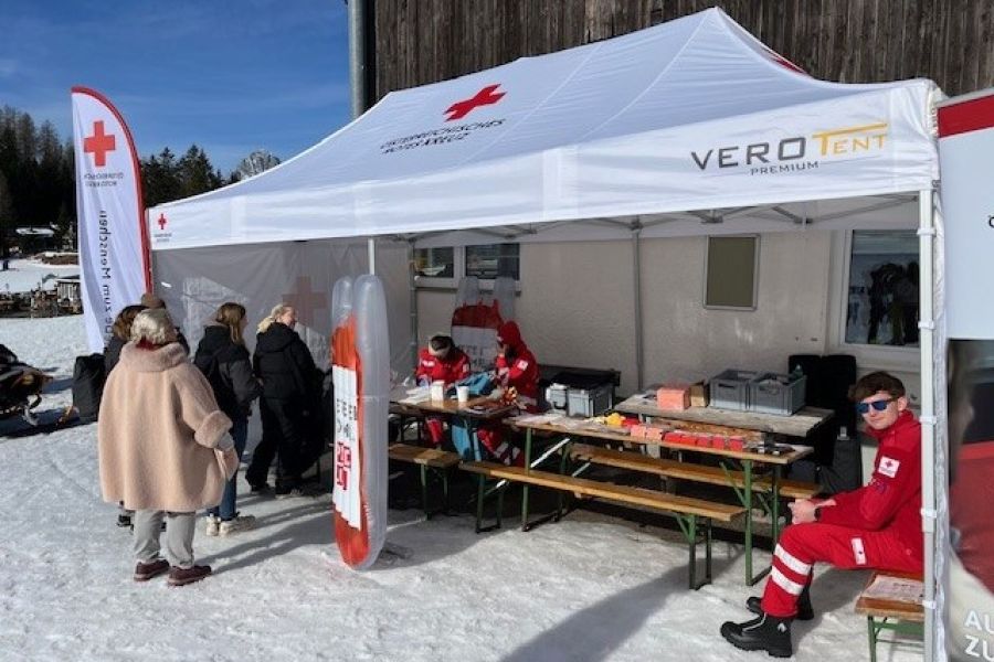 Rotes Kreuz Kirchdorf Einsatzzelt im Einsatz bei Skitag