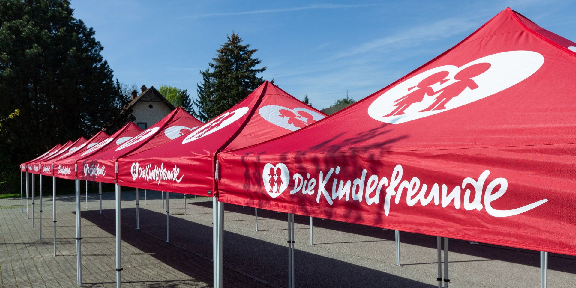 Personalisisertes Faltzelt von VeroTENT für Kinderfreunde